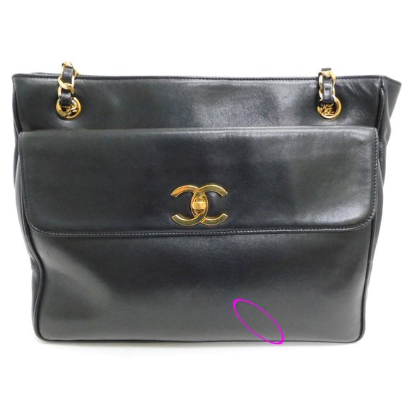 AHH!! CHANEL LAMB SKIN TOTE!!!! GORGEOUS!! - Picture 4 of 13